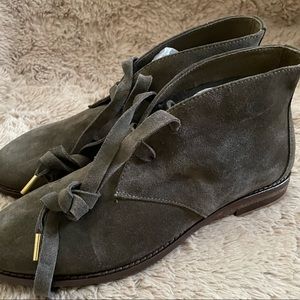 Marco Vicci Women’s 7 1/2 suede lace up booties olive  78-51224